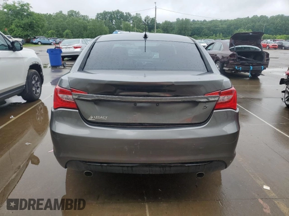 2012 Chrysler 200 Touring z VIN 1C3CCBBG3CN296962, wystawiony jako Copart lot #57275335 z przebiegiem 151 466 mil mil oraz Szkoda całkowita • Salvage title. Historia ofert i sprzedaży dostępna na DreamBid. Obrazek 6.