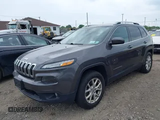 2018 Jeep Cherokee Latitude Plus z VIN 1C4PJMLX3JD507867, wystawiony jako IAAI lot #42437354 z przebiegiem 66 974 mil mil oraz . Historia ofert i sprzedaży dostępna na DreamBid. Obrazek 2.