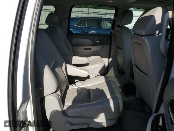 2008 Chevrolet Suburban LT w/2LT with VIN 3GNFC16038G200111, listed as a Copart auction lot 54921175 with 490,511 mi miles and Clean Title. Bid and sale history available at carsss.com. Image 10.