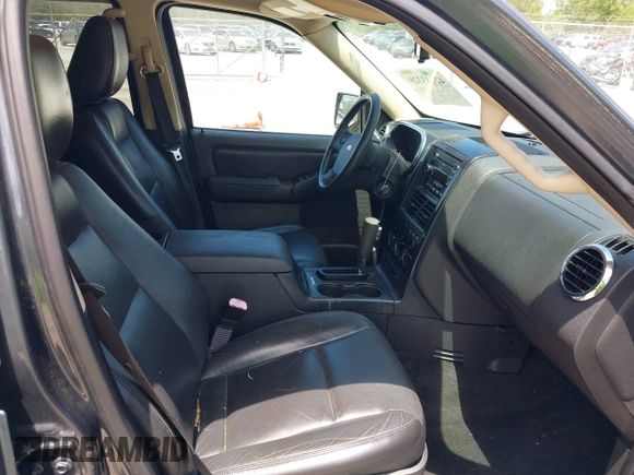 2010 Ford Explorer XLT with VIN 1FMEU7DEXAUA89316, listed as a IAAI auction lot 42143329 with 162,596 mi miles. Bid and sale history available at carsss.com. Image 5.