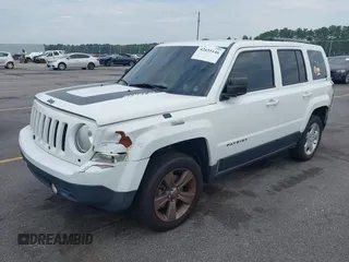 2016 Jeep Patriot Sport z VIN 1C4NJPBA1GD602541, wystawiony jako IAAI lot #42655146 z przebiegiem 140 142 mil mil oraz . Historia ofert i sprzedaży dostępna na DreamBid. Obrazek 2.