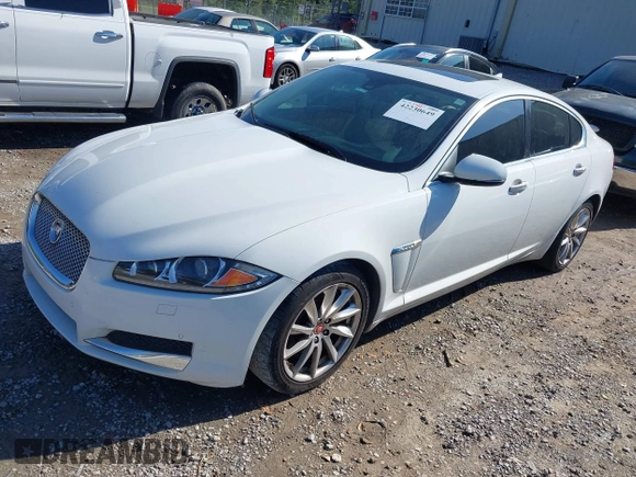 2015 Jaguar XF T Premium z VIN SAJWA0FS0FPU42472, wystawiony jako IAAI lot #42230649 z przebiegiem Nie podano mil oraz . Historia ofert i sprzedaży dostępna na DreamBid. Obrazek 2.