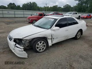 2000 Toyota Camry LE z VIN JT2BF22K3Y0238656, wystawiony jako Copart lot #58432155 z przebiegiem Nie podano mil oraz Szkoda całkowita • Salvage title. Historia ofert i sprzedaży dostępna na DreamBid. Obrazek 1.