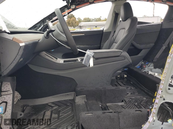 2024 Tesla Model Y with VIN 7SAYGDED6RF131193, listed as a Copart auction lot 47822735 with 10,007 mi miles and Salvage Title. Bid and sale history available at DreamBid. Image 7.
