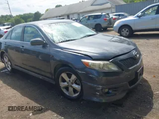 2011 Toyota Camry LE z VIN 4T1BF3EK5BU604704, wystawiony jako IAAI lot #39739905 z przebiegiem 184 706 mil mil oraz . Historia ofert i sprzedaży dostępna na DreamBid. Obrazek 1.