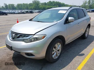 2013 Nissan Murano S z VIN JN8AZ1MW9DW318446, wystawiony jako IAAI lot #42448596 z przebiegiem 183 499 mil mil oraz . Historia ofert i sprzedaży dostępna na DreamBid. Obrazek 2.