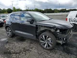 2022 Volvo XC40 Twin Plus z VIN YV4ED3UR3N2713780, wystawiony jako Copart lot #58767174 z przebiegiem 23 486 mil mil oraz Szkoda całkowita • Salvage title. Historia ofert i sprzedaży dostępna na DreamBid. Obrazek 4.