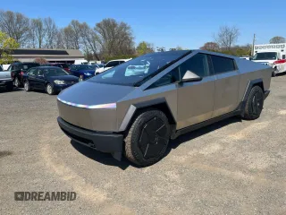 2024 Tesla Cybertruck with VIN 7G2CEHED8RA017372, listed as a Copart auction lot 54820745 with 10,870 mi miles and Clean Title. Bid and sale history available at carsss.com. Image 1.