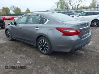2018 Nissan Altima SR with VIN 1N4AL3AP0JC191207, listed as a IAAI auction lot 42033493 with 104,822 mi miles and . Bid and sale history available at carsss.com. Image 3.