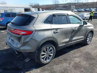 2016 Lincoln MKC Select with VIN 5LMCJ2D95GUJ08172, listed as a IAAI auction lot 41504279 with 73,425 mi miles. Bid and sale history available at carsss.com. Image 4.