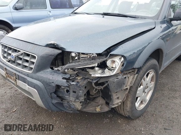 2005 Volvo XC70 with VIN YV1SZ592X51200928, listed as a IAAI auction lot 41505570 with 212,535 mi miles and . Bid and sale history available at DreamBid. Image 6.