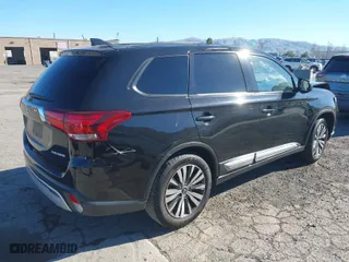 2019 Mitsubishi Outlander ES with VIN JA4AD2A36KZ017617, listed as a IAAI auction lot 41357728 with 252,811 mi miles. Bid and sale history available at carsss.com. Image 4.
