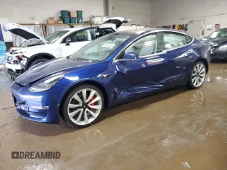 2018 Tesla Model 3 Long Range Battery z VIN 5YJ3E1EB3JF055673, wystawiony jako Copart lot #50915355 z przebiegiem 39 567 mil mil oraz Szkoda całkowita • Salvage title. Historia ofert i sprzedaży dostępna na DreamBid. Obrazek 1.