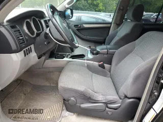 2004 Toyota 4Runner SR5 z VIN JTEBU14R040030242, wystawiony jako Copart lot #57831435 z przebiegiem 223 883 mil mil oraz Szkoda całkowita • Salvage title. Historia ofert i sprzedaży dostępna na DreamBid. Obrazek 7.