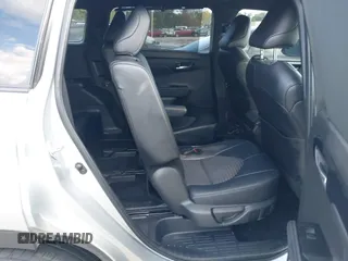2024 Toyota Highlander LE z VIN 5TDKDRBH3RS531904, wystawiony jako IAAI lot #40509853 z przebiegiem 12 408 mil mil oraz . Historia ofert i sprzedaży dostępna na DreamBid. Obrazek 8.