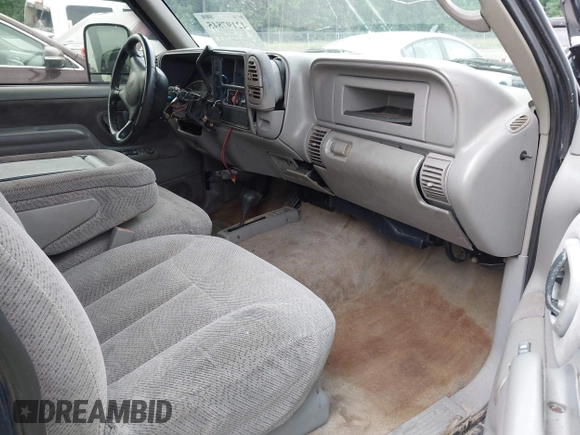 2000 GMC Sierra 3500 z VIN 1GTHK33F9YF413736, wystawiony jako IAAI lot #42197845 z przebiegiem 255 855 mil mil oraz . Historia ofert i sprzedaży dostępna na DreamBid. Obrazek 5.
