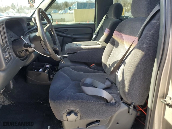 1999 GMC New Sierra 1500 SLE with VIN 1GTEC14W3XE516349, listed as a Copart auction lot 39172684 with 105,811 mi miles and Salvage Title. Bid and sale history available at carsss.com. Image 7.