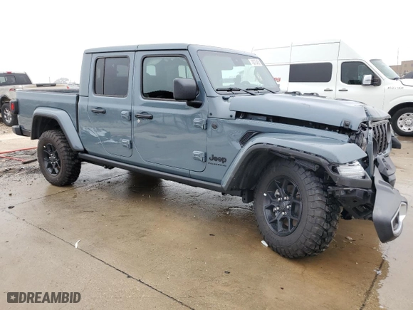 2024 Jeep Gladiator Willys with VIN 1C6HJTAG4RL133988, listed as a Copart auction lot 43078465 with 3,452 mi miles and Salvage Title. Bid and sale history available at carsss.com. Image 4.