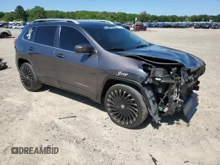 2017 Jeep Cherokee Latitude z VIN 1C4PJLCB8HW640881, wystawiony jako Copart lot #57718415 z przebiegiem 185 761 mil mil oraz Szkoda całkowita • Salvage title. Historia ofert i sprzedaży dostępna na DreamBid. Obrazek 4.