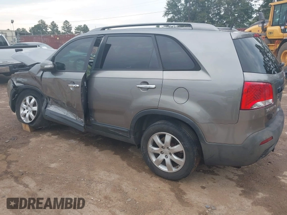 2011 Kia Sorento LX with VIN 5XYKT4A22BG149224, listed as a IAAI auction lot 40252333 with 183,619 mi miles. Bid and sale history available at carsss.com. Image 3.