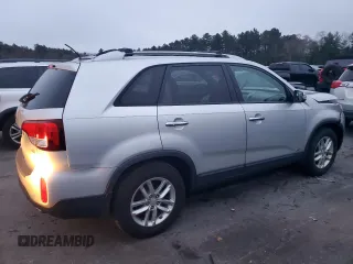 2014 Kia Sorento LX with VIN 5XYKTCA60EG538526, listed as a Copart auction lot 83622024 with 189,834 mi miles and Salvage Title. Bid and sale history available at carsss.com. Image 3.