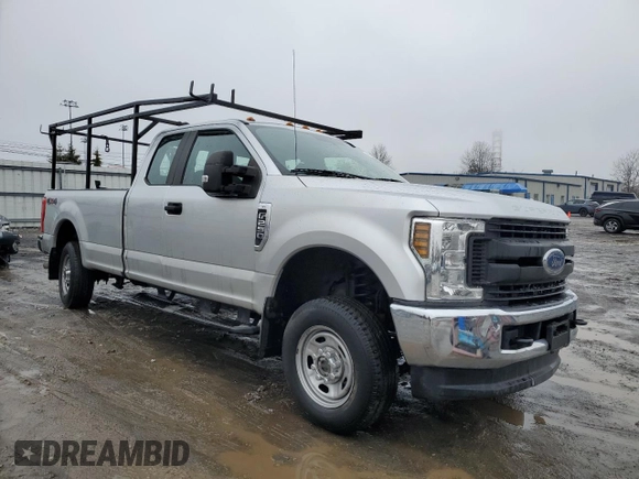 2019 Ford F-250 XL z VIN 1FT7X2B61KEF55620, wystawiony jako Copart lot #44321215 z przebiegiem 105 823 mil mil oraz Szkoda całkowita • Salvage title. Historia ofert i sprzedaży dostępna na DreamBid. Obrazek 4.