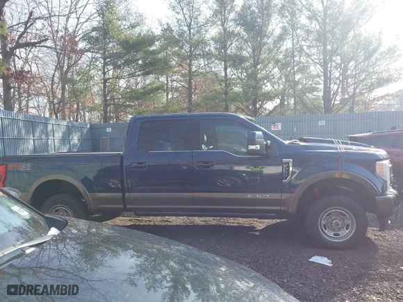 2017 Ford Super Duty F-250 SRW Lariat with VIN 1FT7W2BTXHEF12704, listed as a IAAI auction lot 41184490 with 166,196 mi miles. Bid and sale history available at carsss.com. Image 13.