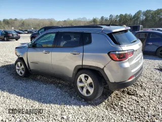 2020 Jeep Compass Latitude with VIN 3C4NJDBB0LT164557, listed as a Copart auction lot 49417785 with 25,540 mi miles and Salvage Title. Bid and sale history available at carsss.com. Image 2.