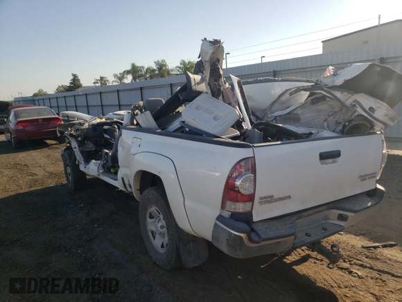 2015 Toyota Tacoma PreRunner z VIN 3TMKU4HNXFM045067, wystawiony jako Copart lot #47186931 z przebiegiem Nie podano mil oraz Szkoda całkowita • Salvage title. Historia ofert i sprzedaży dostępna na DreamBid. Obrazek 3.