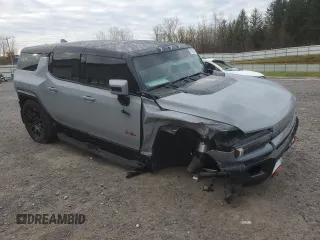 2024 GMC Hummer EV 2X with VIN 1GKB0NDE8RU103804, listed as a Copart auction lot 81366274 with 7,584 mi miles and Salvage Title. Bid and sale history available at carsss.com. Image 4.