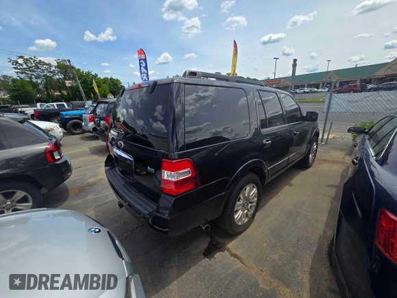 2013 Ford Expedition XLT z VIN 1FMJU1J51DEF17840, wystawiony jako Copart lot #59275185 z przebiegiem 128 479 mil mil oraz Czysty tytuł • Clean title. Historia ofert i sprzedaży dostępna na DreamBid. Obrazek 4.