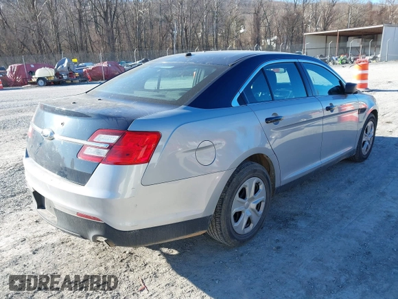 2015 Ford Police Interceptor z VIN 1FAHP2MK8FG162227, wystawiony jako IAAI lot #41457221 z przebiegiem 154 765 mil mil oraz . Historia ofert i sprzedaży dostępna na DreamBid. Obrazek 4.