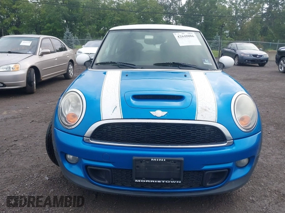 2011 MINI Hardtop S with VIN WMWSV3C52BTY13289, listed as a IAAI auction lot 42648086 with Not provided miles and . Bid and sale history available at DreamBid. Image 12.
