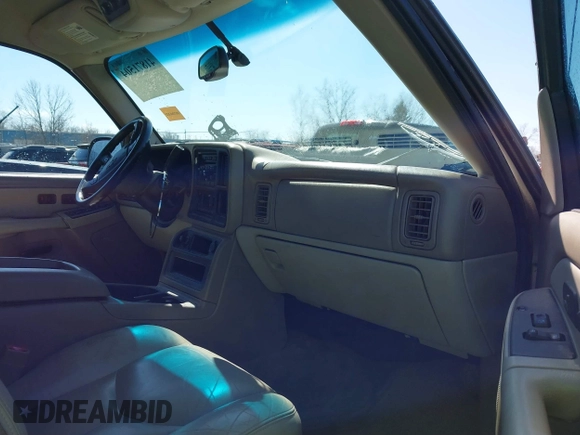 2003 Chevrolet Suburban Z71 with VIN 3GNFK16Z33G253479, listed as a IAAI auction lot 41871504 with 157,990 mi miles and . Bid and sale history available at DreamBid. Image 5.