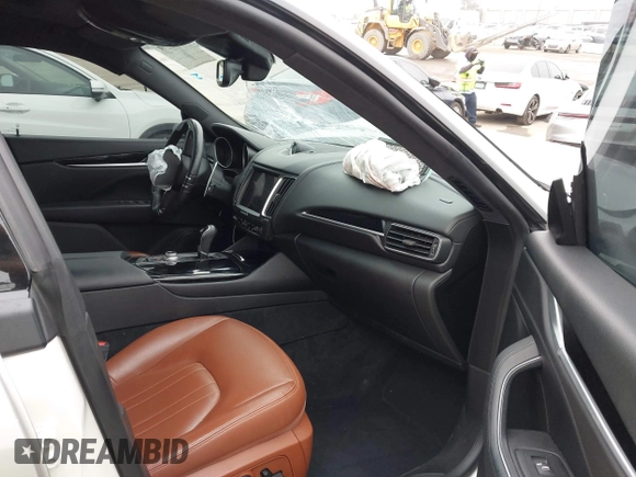2017 Maserati Levante with VIN ZN661XUSXHX216080, listed as a IAAI auction lot 42024196 with 98,842 mi miles. Bid and sale history available at carsss.com. Image 5.