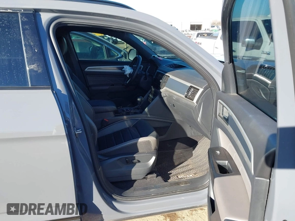 2021 Volkswagen Atlas SEL Premium with VIN 1V2TE2CAXMC215550, listed as a IAAI auction lot 41579665 with 55,264 mi miles and . Bid and sale history available at DreamBid. Image 5.