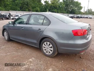 2014 Volkswagen Jetta S z VIN 3VW2K7AJ2EM313510, wystawiony jako IAAI lot #42334212 z przebiegiem 180 245 mil mil oraz . Historia ofert i sprzedaży dostępna na DreamBid. Obrazek 3.