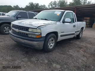 2000 Chevrolet Silverado 1500 LS with VIN 2GCEC19T6Y1245739, listed as a IAAI auction lot 41635831 with 243,638 mi miles. Bid and sale history available at carsss.com. Image 2.