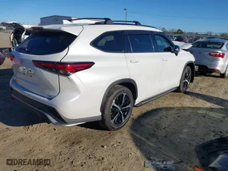 2022 Toyota Highlander XSE with VIN 5TDLZRAH5NS113040, listed as a IAAI auction lot 41231158 with 94,048 mi miles. Bid and sale history available at carsss.com. Image 4.