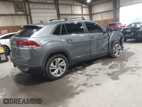 2021 Volkswagen Atlas SEL z VIN 1V2BE2CA6MC203777, wystawiony jako IAAI lot #42507511 z przebiegiem 76 358 mil mil oraz . Historia ofert i sprzedaży dostępna na DreamBid. Obrazek 4.
