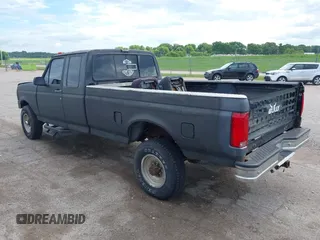 1993 Ford F-250 с VIN 1FTHX26GXPKA13660, выставлен на аукционе IAAI как лот 42615045 с пробегом Не указан миль и . История ставок и продаж доступна на DreamBid. Изображение 3.