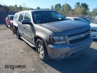 2011 Chevrolet Suburban LT z VIN 1GNSKJE3XBR126576, wystawiony jako IAAI lot #42093300 z przebiegiem 255 976 mil mil oraz . Historia ofert i sprzedaży dostępna na DreamBid. Obrazek 1.
