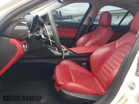 2017 Alfa Romeo Giulia Ti z VIN ZARFAECN1H7549601, wystawiony jako Copart lot #50338745 z przebiegiem 29 940 mil mil oraz Szkody całkowita. Historia ofert i sprzedaży dostępna na DreamBid. Obrazek 7.