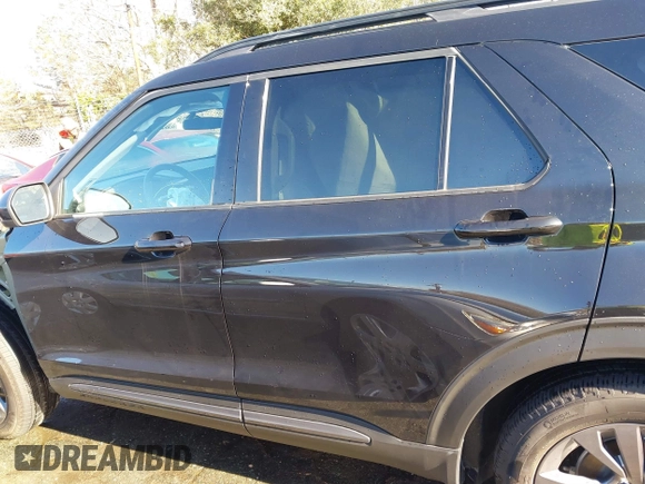 2024 Ford Explorer XLT with VIN 1FMSK7DHXRGA20820, listed as a IAAI auction lot 41034066 with 4,407 mi miles and . Bid and sale history available at DreamBid. Image 15.