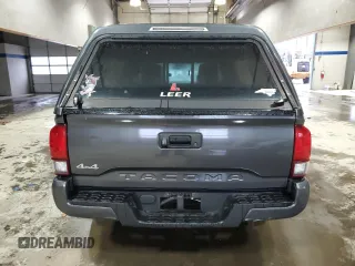 2018 Toyota Tacoma SR z VIN 5TFSX5EN1JX058679, wystawiony jako Copart lot #45236605 z przebiegiem 106 306 mil mil oraz Szkoda całkowita • Salvage title. Historia ofert i sprzedaży dostępna na DreamBid. Obrazek 6.