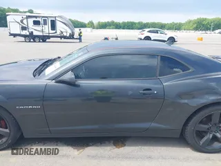 2014 Chevrolet Camaro LT z VIN 2G1FC1E31E9254364, wystawiony jako IAAI lot #42230839 z przebiegiem 102 036 mil mil oraz . Historia ofert i sprzedaży dostępna na DreamBid. Obrazek 14.