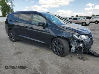 2018 Chrysler Pacifica Limited z VIN 2C4RC1GG9JR261500, wystawiony jako Copart lot #52165515 z przebiegiem 100 258 mil mil oraz Szkody całkowita. Historia ofert i sprzedaży dostępna na DreamBid. Obrazek 4.