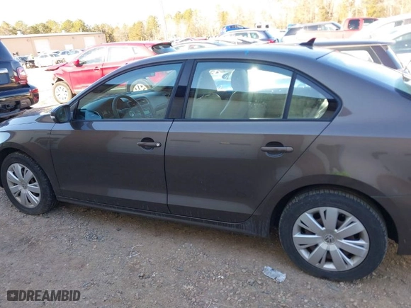 2014 Volkswagen Jetta Sedan SE w/Connectivity with VIN 3VWB07AJ4EM422881, listed as a IAAI auction lot 41362404 with 109,463 mi miles. Bid and sale history available at carsss.com. Image 14.