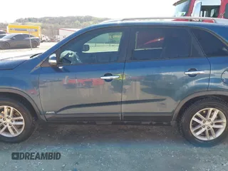 2015 Kia Sorento LX with VIN 5XYKTCA65FG611522, listed as a IAAI auction lot 41861461 with 200,615 mi miles. Bid and sale history available at carsss.com. Image 14.