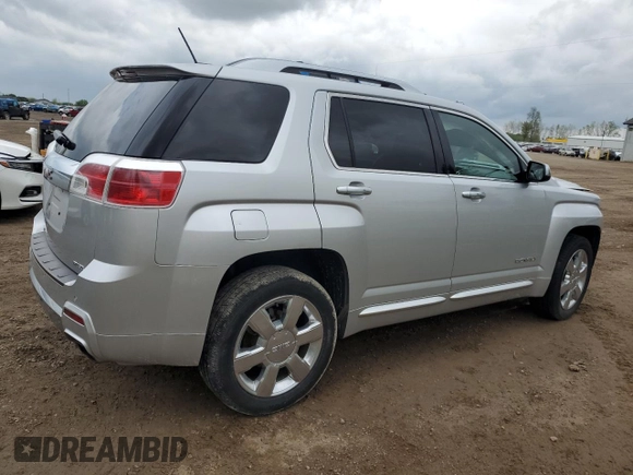 2015 GMC Terrain Denali z VIN 2GKFLZE30F6427420, wystawiony jako Copart lot #56643175 z przebiegiem 28 682 mil mil oraz Czysty tytuł • Clean title. Historia ofert i sprzedaży dostępna na DreamBid. Obrazek 3.